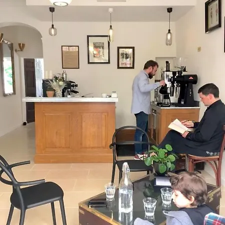 Maison Du Collectionneur Alojamento de Acomodação e Pequeno-almoço 2*